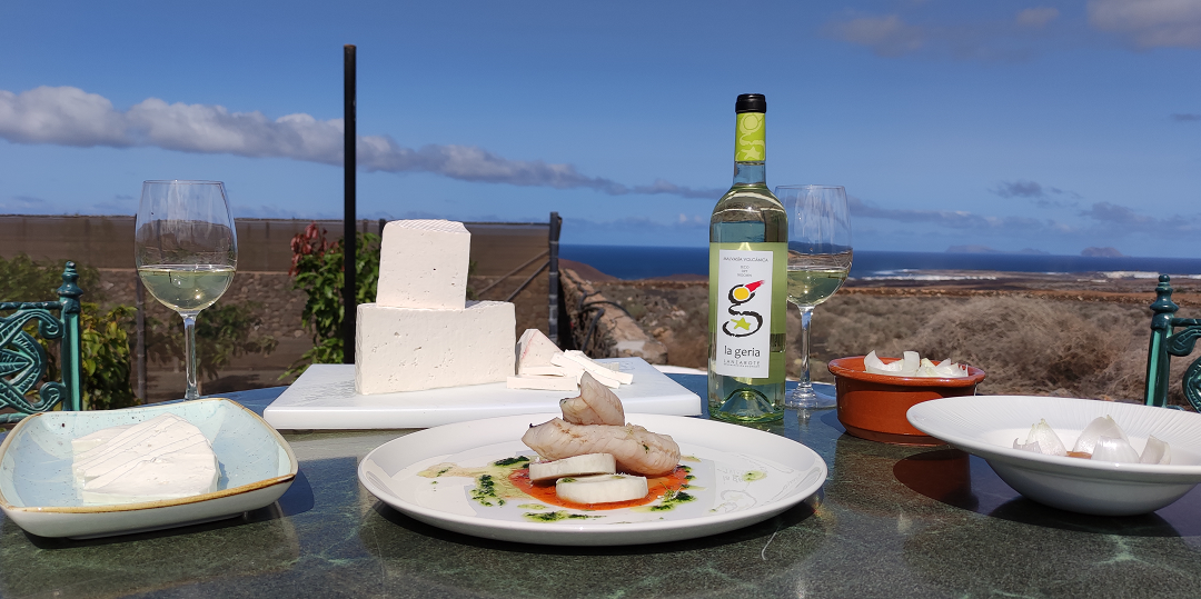 RECETA: vieja sancochada en caldo de su espina y majada de mojo rojo. Saborea Lanzarote.